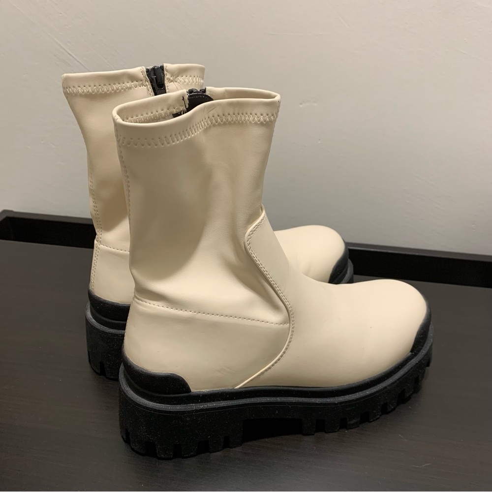 FOREVER 21 NWOT Faux Leather Lug Boots - Picture 3 of 10